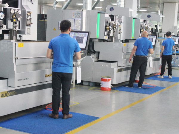 致高远模具车间